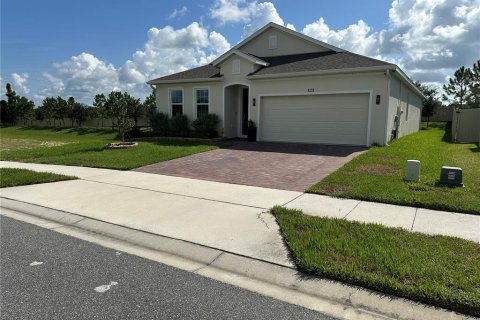 House in Eustis, Florida 4 bedrooms, 194.54 sq.m. № 2330047