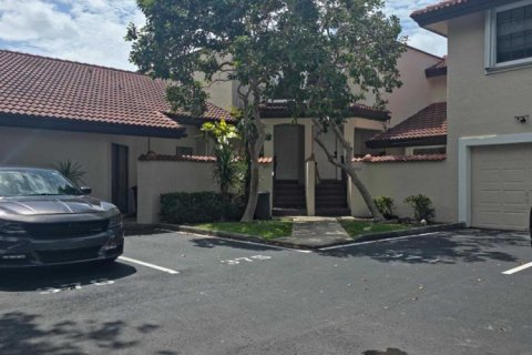 Townhouse in Plantation, Florida 2 bedrooms, 110.46 sq.m. № 2242338