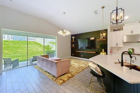 House in Apopka, Florida 3 bedrooms, 190.45 sq.m. № 1832673 - photo 2