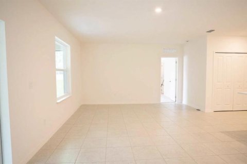 House in Gainesville, Florida 4 bedrooms, 161.37 sq.m. № 2212517 - photo 5