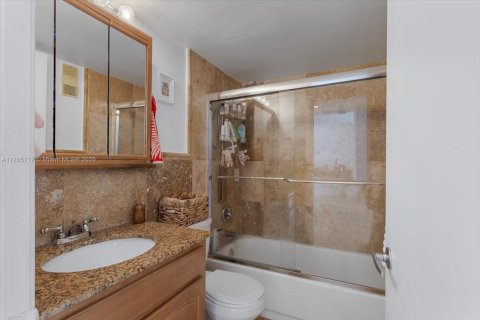 Купить кондоминиум в Майами, Флорида 2 спальни, 91.51м2, № 1981139 - фото 16