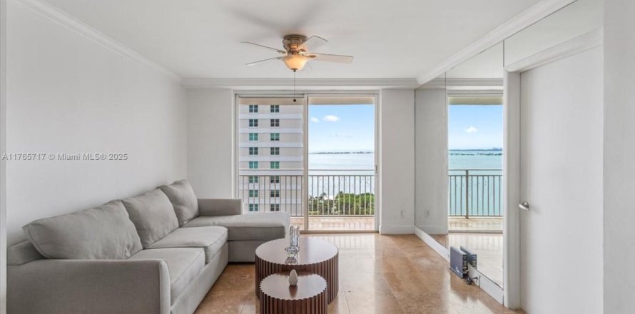 Кондоминиум с 2 спальнями в Майами, Флорида № 1981139