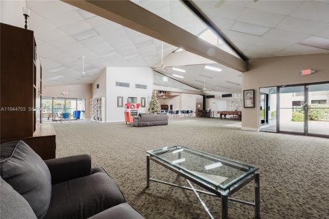 Condo in Tamarac, Florida, 2 bedrooms  № 2001499 - photo 22