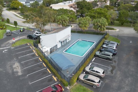 Condo in Tamarac, Florida, 2 bedrooms  № 2001499 - photo 29