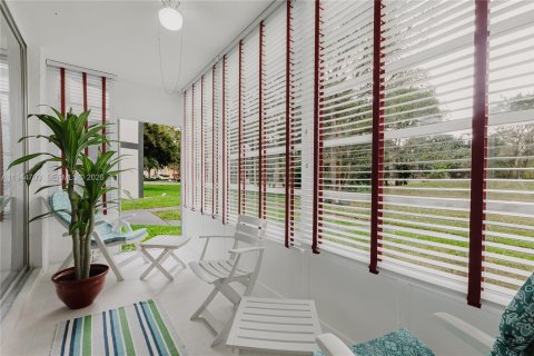 Condo in Tamarac, Florida, 2 bedrooms  № 2001499 - photo 20