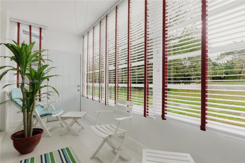 Condo in Tamarac, Florida, 2 bedrooms  № 2001499 - photo 15