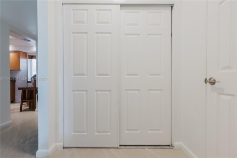 Condo in Tamarac, Florida, 2 bedrooms  № 2001499 - photo 11