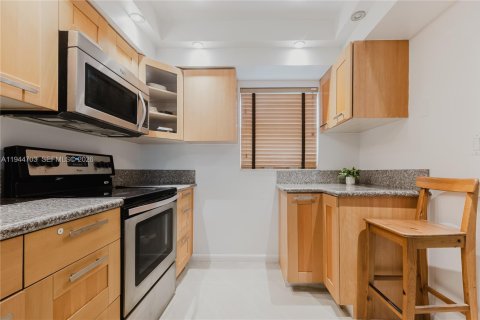 Condo in Tamarac, Florida, 2 bedrooms  № 2001499