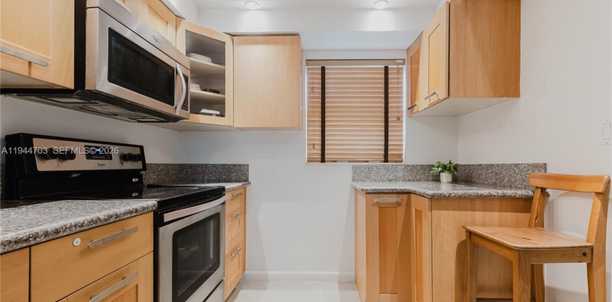 Condo in Tamarac, Florida, 2 bedrooms  № 2001499