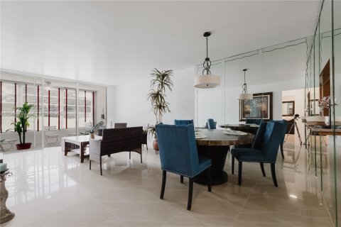 Condo in Tamarac, Florida, 2 bedrooms  № 2001499 - photo 3