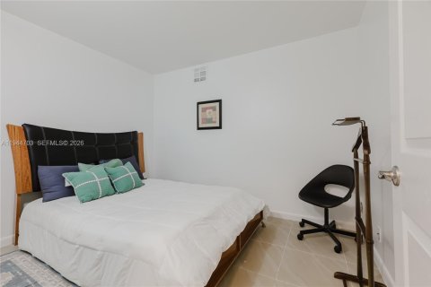 Condo in Tamarac, Florida, 2 bedrooms  № 2001499 - photo 6