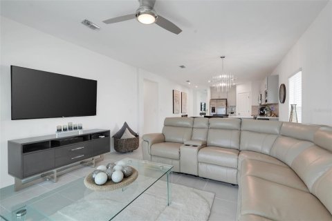 Villa ou maison à vendre à Davenport, Floride: 4 chambres, 183.2 m2 № 2415311 - photo 13