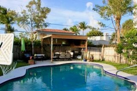 House in West Palm Beach, Florida 2 bedrooms, 77.02 sq.m. № 2146652 - photo 2