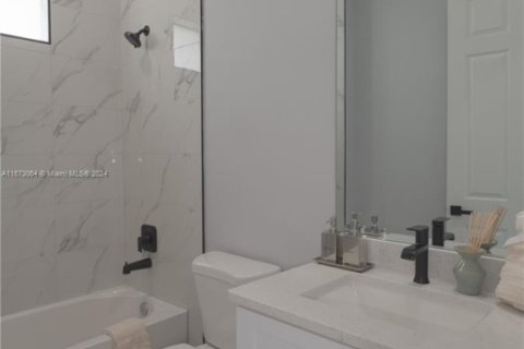Casa en venta en Lehigh Acres, Florida, 4 dormitorios, 171.13 m2 № 1693374 - foto 18