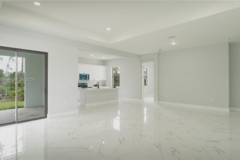 Casa en venta en Lehigh Acres, Florida, 4 dormitorios, 171.13 m2 № 1693374 - foto 9