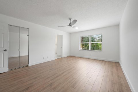 Villa ou maison à vendre à Riviera Beach, Floride: 4 chambres, 199.65 m2 № 2410745 - photo 2