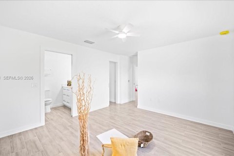 Купить виллу или дом в Лихай-Эйкерс, Флорида 3 спальни, 98.66м2, № 2030803 - фото 11