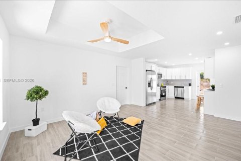 Купить виллу или дом в Лихай-Эйкерс, Флорида 3 спальни, 98.66м2, № 2030803 - фото 4