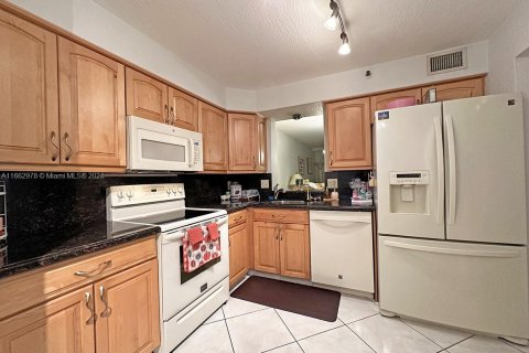 Condo in Deerfield Beach, Florida, 2 bedrooms  № 1693530 - photo 12