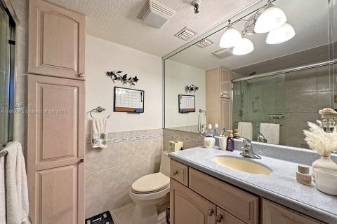 Condo in Deerfield Beach, Florida, 2 bedrooms  № 1693530 - photo 21