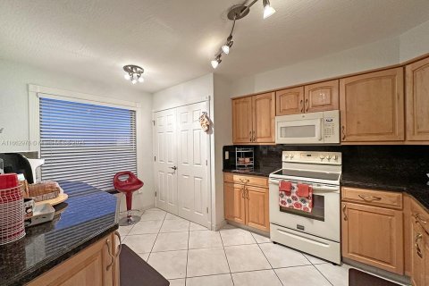 Condo in Deerfield Beach, Florida, 2 bedrooms  № 1693530 - photo 8