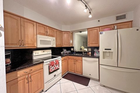 Condo in Deerfield Beach, Florida, 2 bedrooms  № 1693530 - photo 7