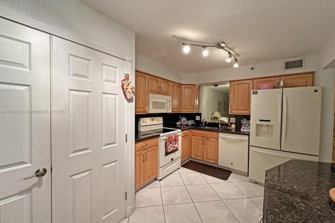 Condo in Deerfield Beach, Florida, 2 bedrooms  № 1693530 - photo 9