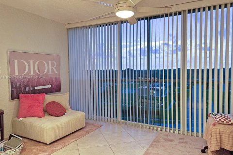 Condo in Deerfield Beach, Florida, 2 bedrooms  № 1693530 - photo 15