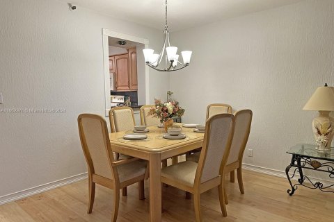 Condo in Deerfield Beach, Florida, 2 bedrooms  № 1693530 - photo 13