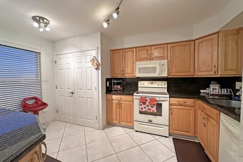 Condo in Deerfield Beach, Florida, 2 bedrooms  № 1693530 - photo 11