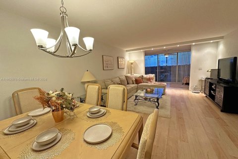 Condo in Deerfield Beach, Florida, 2 bedrooms  № 1693530 - photo 14