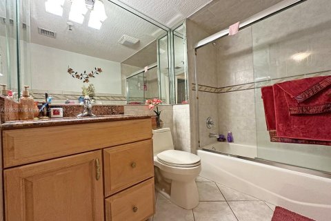 Condo in Deerfield Beach, Florida, 2 bedrooms  № 1693530 - photo 26