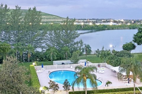 Condo in Deerfield Beach, Florida, 2 bedrooms  № 1693530 - photo 28