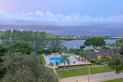 Condo in Deerfield Beach, Florida, 2 bedrooms  № 1693530 - photo 30