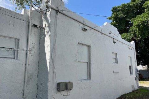 Propiedad comercial en venta en Miami, Florida, 220.74 m2 № 1959038 - foto 5