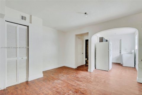 Propiedad comercial en venta en Miami, Florida, 220.74 m2 № 1959038 - foto 11