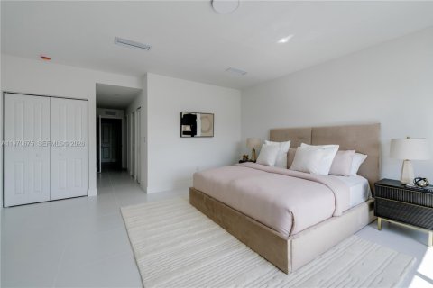 Townhouse in Miami, Florida 4 bedrooms № 2031111 - photo 25