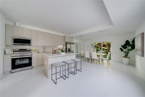 Townhouse in Miami, Florida 4 bedrooms № 2031111 - photo 18