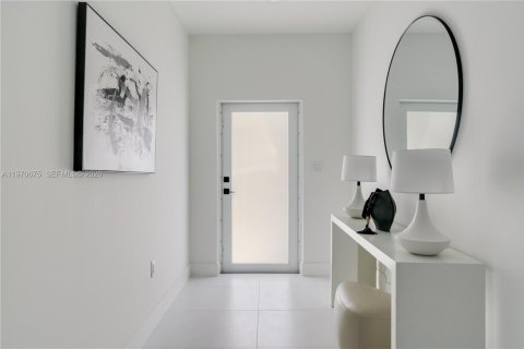 Townhouse in Miami, Florida 4 bedrooms № 2031111 - photo 7