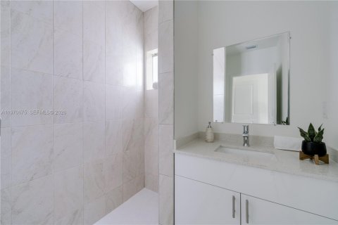 Townhouse in Miami, Florida 4 bedrooms № 2031111 - photo 2
