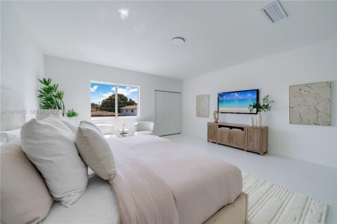 Townhouse in Miami, Florida 4 bedrooms № 2031111 - photo 23