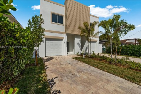 Townhouse in Miami, Florida 4 bedrooms № 2031111