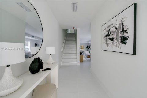 Townhouse in Miami, Florida 4 bedrooms № 2031111 - photo 8