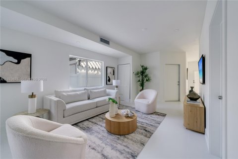 Townhouse in Miami, Florida 4 bedrooms № 2031111 - photo 13