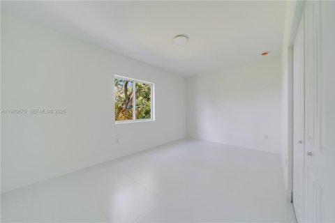 Townhouse in Miami, Florida 4 bedrooms № 2031111 - photo 28