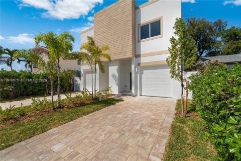 Townhouse in Miami, Florida 4 bedrooms № 2031111 - photo 6