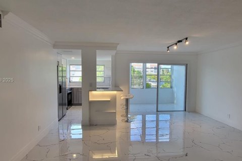 Copropriété à vendre à Lauderhill, Floride: 1 chambre, 70.14 m2 № 1749983 - photo 1