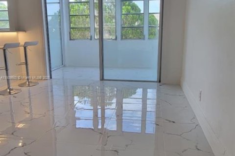 Copropriété à vendre à Lauderhill, Floride: 1 chambre, 70.14 m2 № 1749983 - photo 4