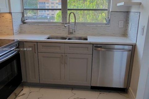 Copropriété à vendre à Lauderhill, Floride: 1 chambre, 70.14 m2 № 1749983 - photo 10