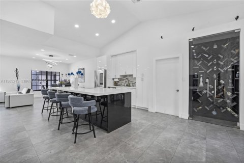 Casa en venta en Davie, Florida, 6 dormitorios, 288.74 m2 № 2081003 - foto 16